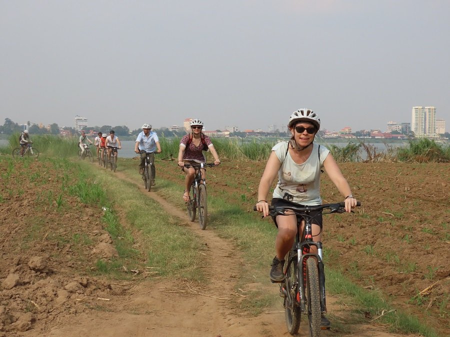 Phnom Penh Silk Island Cycling Tour: Ultimate Mekong River Half-Day Bike Adventure
